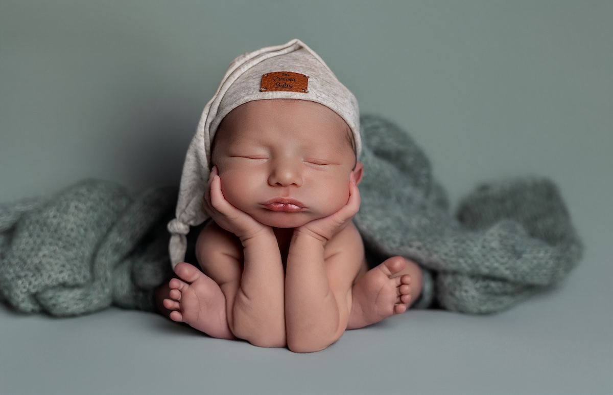 Newborn photography Session including 16x12" gift print or £50 towards digital packages - Image 7